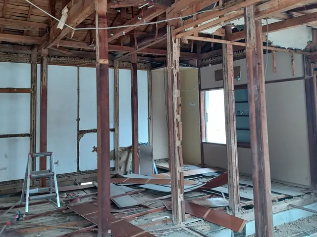 内装解体工事、スケルトン工事サービスの画像