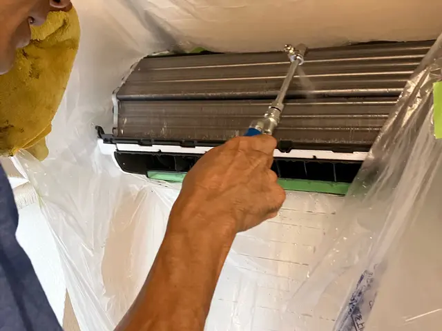 【大掃除割12月ご予約限定！】エアコン、室外機、防カビコーティング　12000円サービスの画像