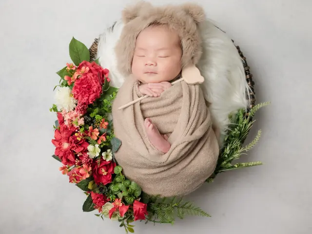 【2時間・交通費込み・13,000円】おくるみ3着・75カット｜保育士夫婦の撮影