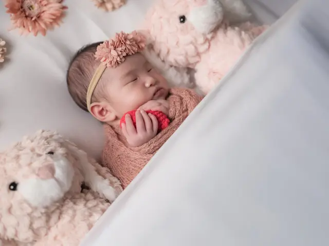 【2時間・交通費込み・1万円】おくるみ3着・75カット｜保育士夫婦の撮影