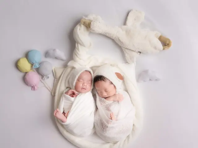 【2時間・交通費込・16,000円】おくるみ3着・100カット｜保育士夫婦の撮影