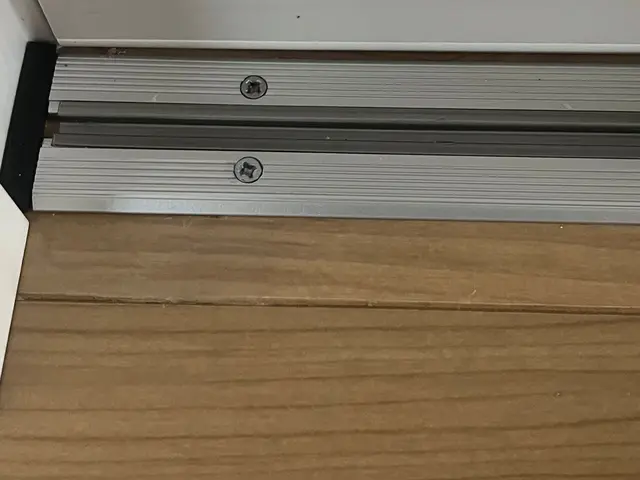 女性の補修プロが作業致します！損害保険加入済み！補修実績1000件以上！サービスの画像