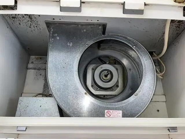 キッチンの換気扇を専用洗剤でピカピカにします！！サービスの画像