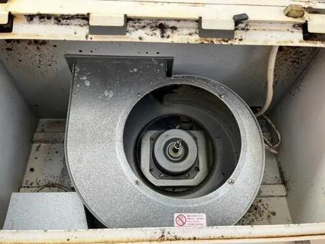 キッチンの換気扇を専用洗剤でピカピカにします！！サービスの画像