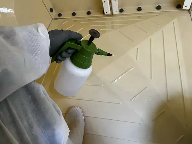 【作業経験豊富】1槽5t未満の貯水槽清掃はこの価格で承ります。サービスの画像