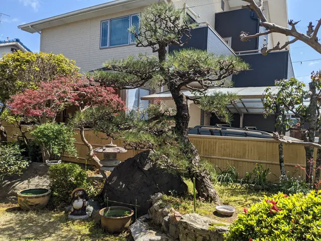 【明るく風通しの良いお庭へ】業界歴40年の庭師と店長の2人で丁寧に仕上げます。サービスの画像