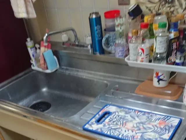 排水配管からの水漏れ、錆び等の穴埋めます！床板の補修工事も、張替えもご相談下さいサービスの画像