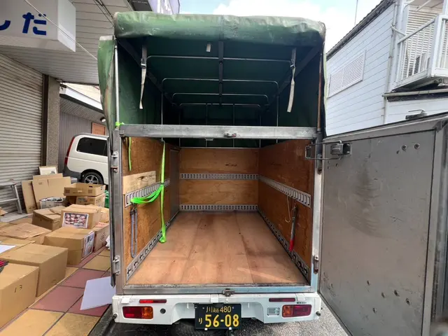 幌付き軽トラで大容量！ダンボール箱（中サイズ）約30個分の積込可能ですサービスの画像