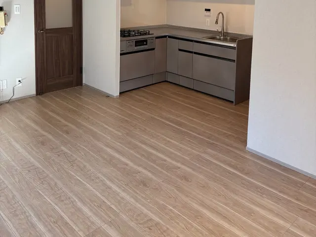 フローリング工事でお家の印象を一新。和室を洋室へリフォームすることも可能ですサービスの画像