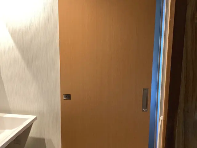 開きドアを引戸に取り替えます。その他簡易リフォームも承っております。岐阜垂井発サービスの画像