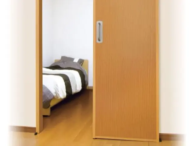 高齢者、車椅子の動線を確保したい！危険な開き戸を引き戸に変えたい！サービスの画像