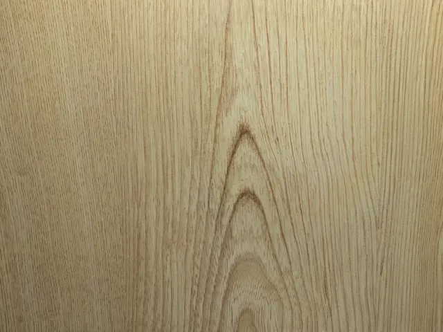 キズ、穴、凹みの補修はお任せください。木質系の床、枠、扉を丁寧な作業で修復しますサービスの画像