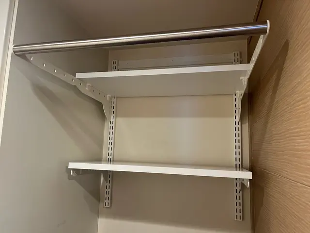 可動棚・自在棚の取付!!丁寧かつスピーディーに!サービスの画像