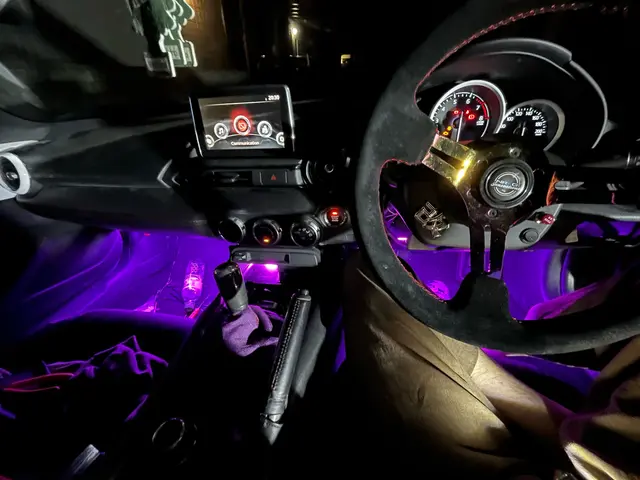 お好きな色のフットランプを愛車に！取り付け致します！スイッチの追加も可サービスの画像