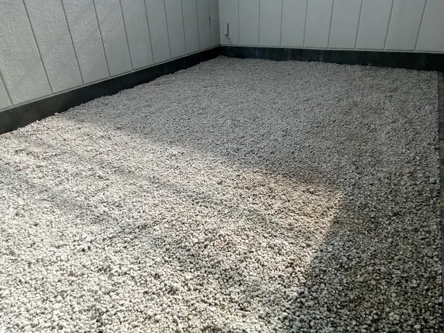 ☆雑草対策　防草シート～砂利敷き　お任せください！　損害保険加入済みで安心◎サービスの画像