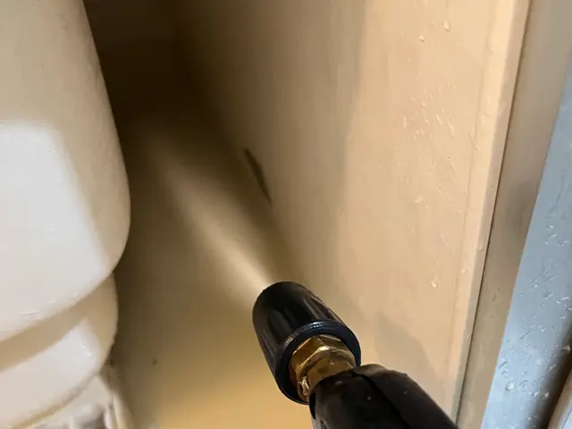 女性スタッフ◆鏡のウロコや石鹸カス、水アカまでまるっと綺麗に☆浴室クリーニングサービスの画像