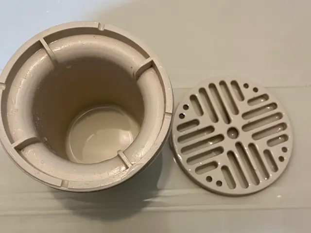 女性スタッフ◆鏡のウロコや石鹸カス、水アカまでまるっと綺麗に☆浴室クリーニングサービスの画像