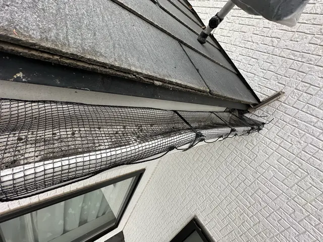 【そのポタポタ危険信号】強風・豪雨で雨樋トラブル急増！割れ・歪みは早期修理が重要サービスの画像