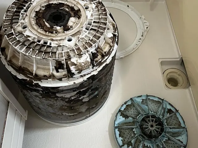 洗濯槽クリーニング【分解洗浄】の事ならお任せください！！サービスの画像