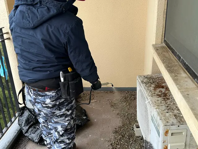 ベランダに来る鳩でお困りの方ご相談下さい！鳥害獣対策工事は弊社へお任せください♪サービスの画像