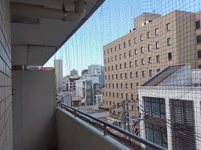 ベランダに来る鳩でお困りの方ご相談下さい！鳥害獣対策工事は弊社へお任せください♪サービスの画像