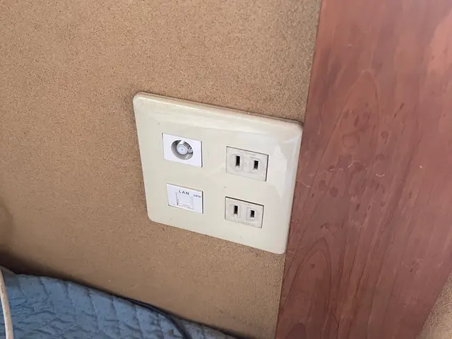 テレビを見たい場所でテレビ線が来ていない！そんな時はお任せください！サービスの画像