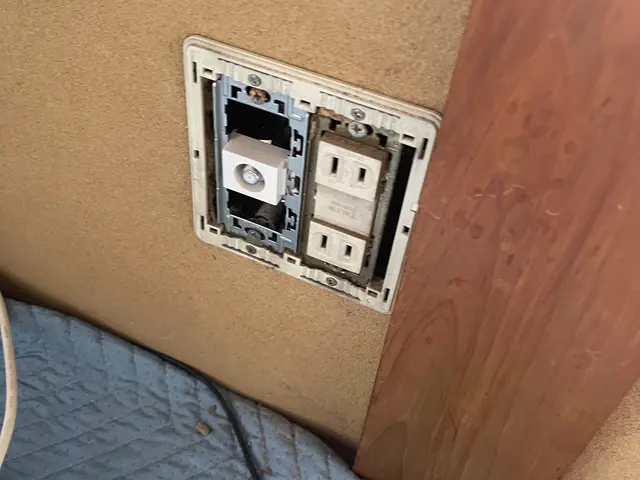 テレビを見たい場所でテレビ線が来ていない！そんな時はお任せください！サービスの画像