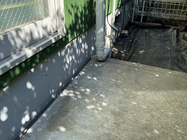 手作業で丁寧除草！庭・駐車場・空き地まで対応します！サービスの画像