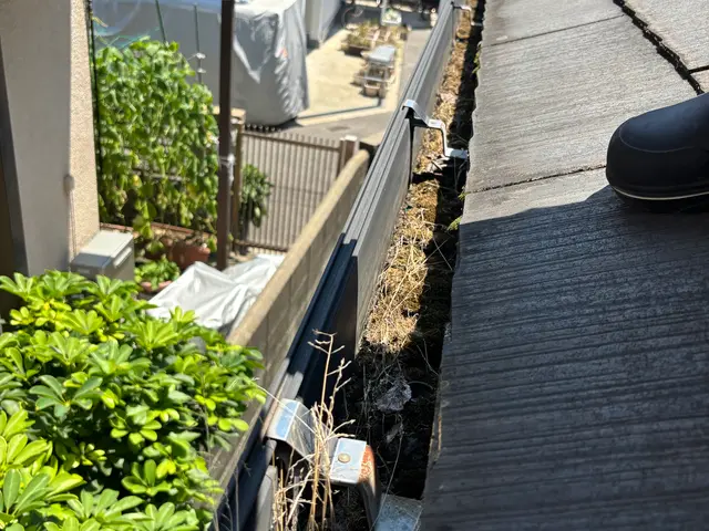 【地域最安値！！】詰まりを根本解決！プロの雨樋掃除で雨漏り予防◎サービスの画像
