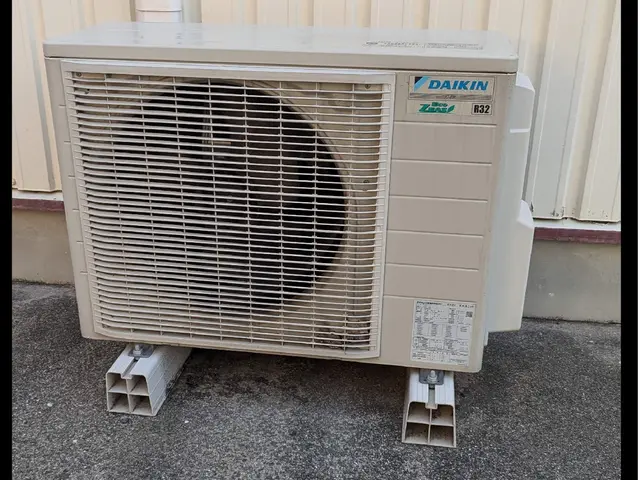 エアコン取り外しお任せ下さい！！処分◎ 電圧切り替え、コンセント交換◎ パテ埋◎サービスの画像