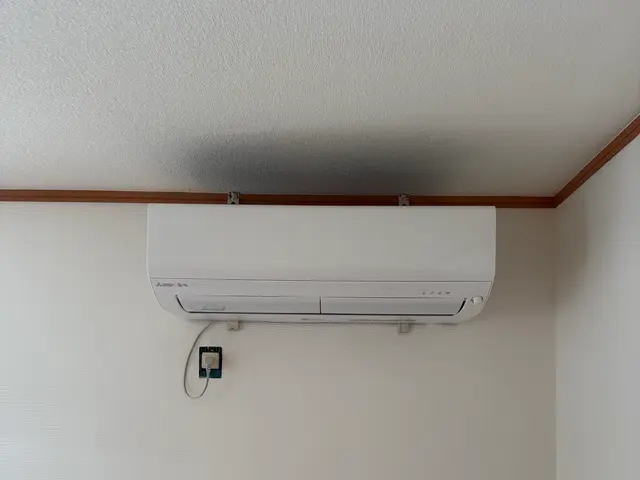 エアコン取り外しお任せ下さい！！処分◎ 電圧切り替え、コンセント交換◎ パテ埋◎サービスの画像