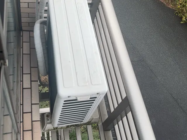 エアコン取り外しお任せ下さい！！処分◎ 電圧切り替え、コンセント交換◎ パテ埋◎サービスの画像
