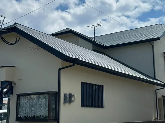 スレート（コロニアル屋根）屋根の塗装工事サービスの画像