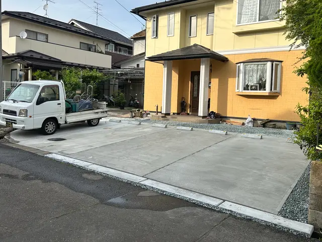 駐車場などの土間コンクリート施行します。駐車場拡張なども是非ご相談下さいませ。サービスの画像