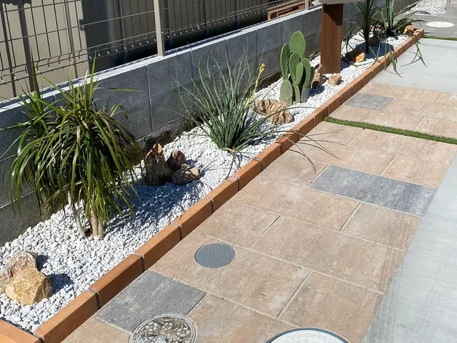 砂利敷、除草込みサービスの画像