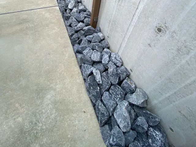 砂利敷、除草込みサービスの画像