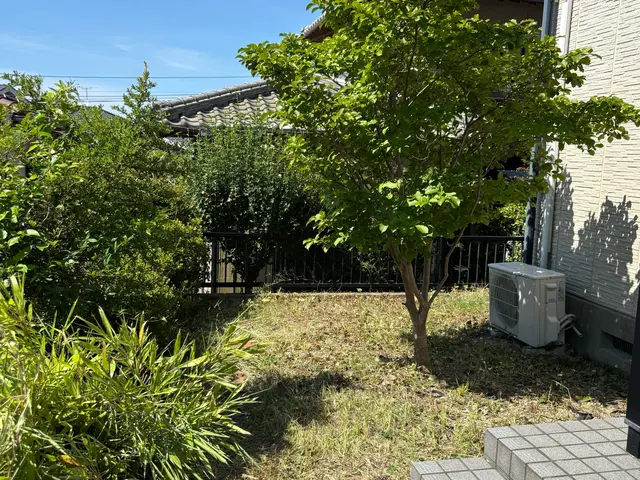 電動草刈機でお庭スッキリサービスの画像