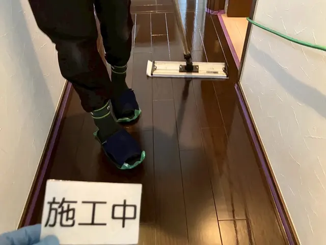 落ち着いた艶消し仕上がり。床を熟知した職人による技術で安心保証。施工後保証有りサービスの画像