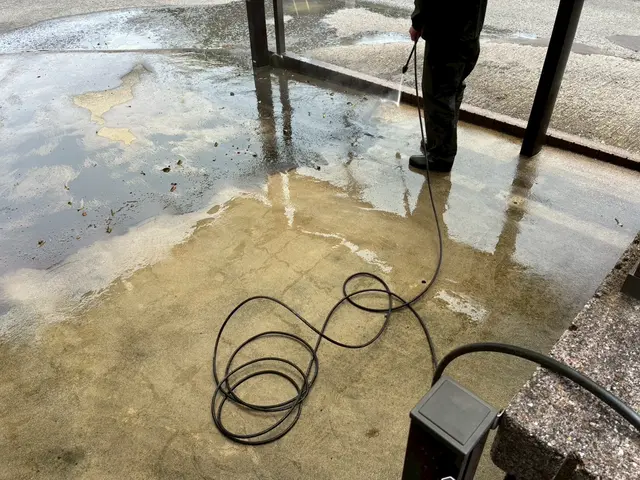 駐車場の高圧洗浄サービスの画像