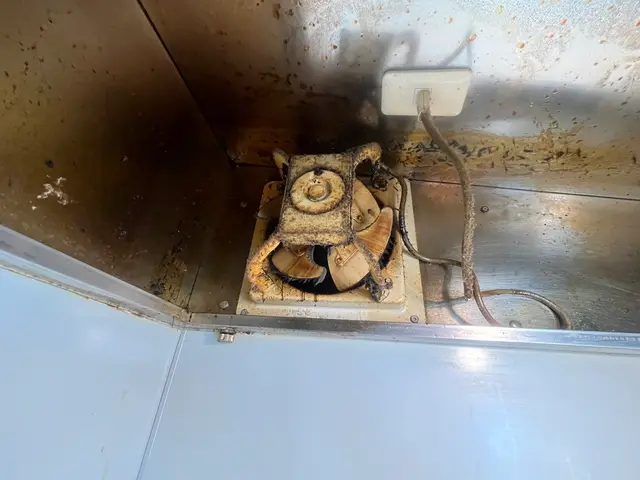 夜間・早朝対応可◎細部まで徹底クリーニング！汚れ具合や劣化具合で臨機応変に対応◎サービスの画像