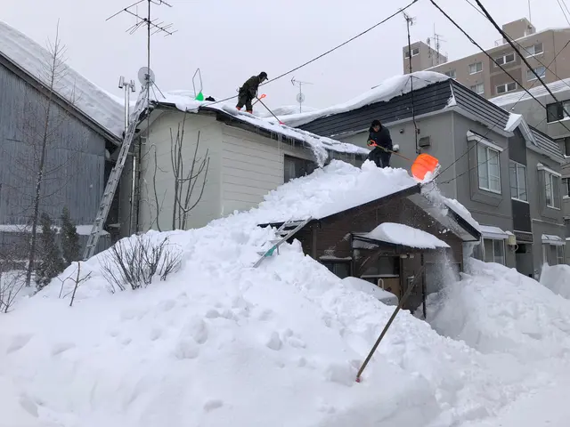 雪庇や、せり出した氷もご相談下さい！満足できる仕上がり！サービスの画像