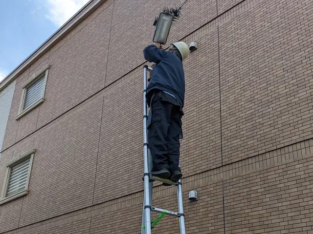 高所の電球交換。サービスの画像