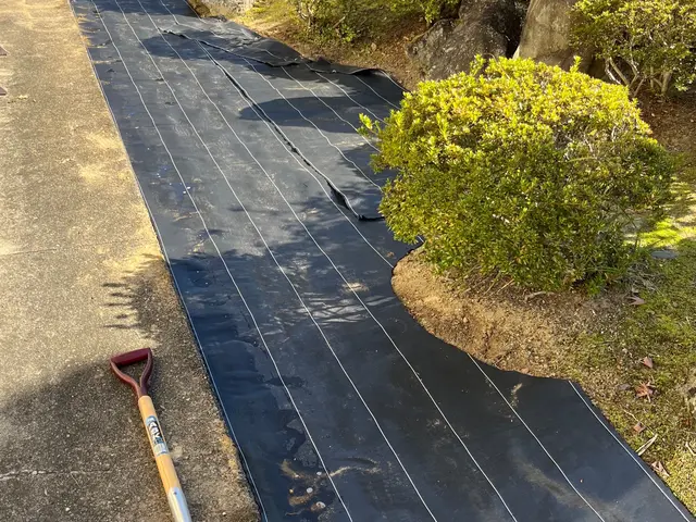 お庭の雑草対策の基本！お客様と細かくご相談の上、施行内容を決めて作業致しますサービスの画像