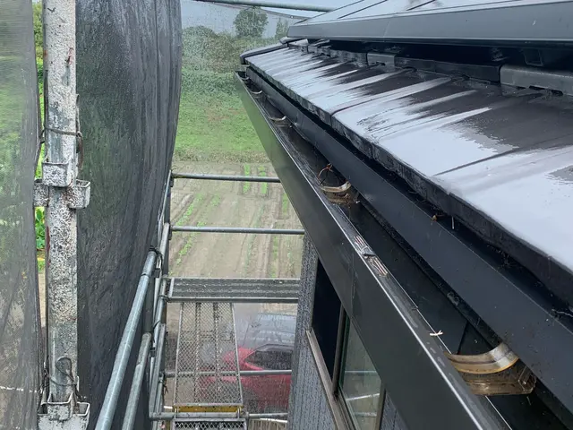 《地域密着》自信の完全自社施工◎損害保険加入済で万が一の際にも安心ですサービスの画像