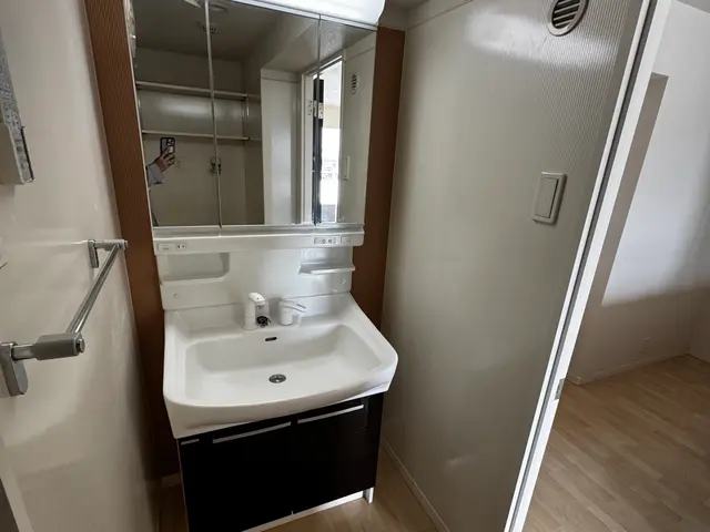 洗面台交換、条件により色々提案致します。ご相談ください！カード決済OKサービスの画像