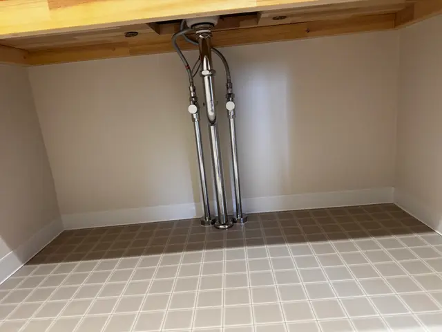 洗面台交換、条件により色々提案致します。ご相談ください！カード決済OKサービスの画像