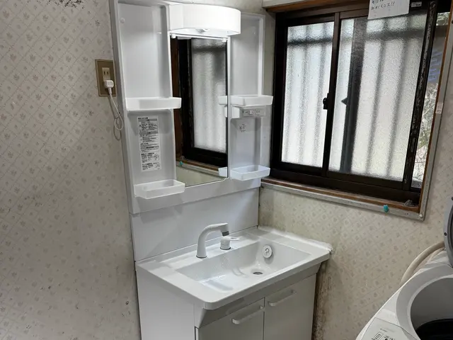 洗面台交換、条件により色々提案致します。ご相談ください！カード決済OKサービスの画像