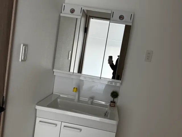 洗面台交換、条件により色々提案致します。ご相談ください！カード決済OKサービスの画像