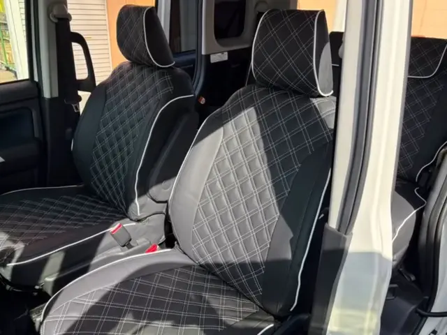 業者様と提携中の確かな技術！シートカバーで室内をドレスアップ♪サービスの画像