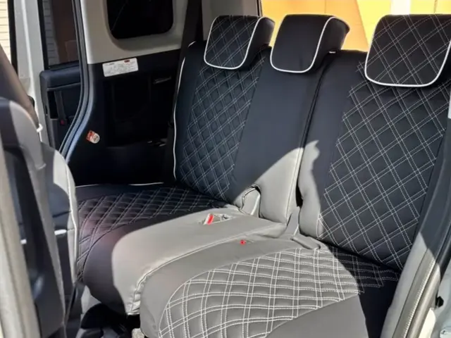 業者様と提携中の確かな技術！シートカバーで室内をドレスアップ♪サービスの画像